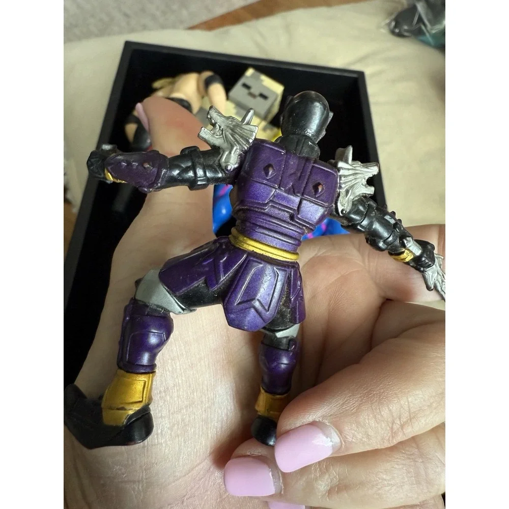 Action Figure Lot. One Price Takes‎ All. 4078